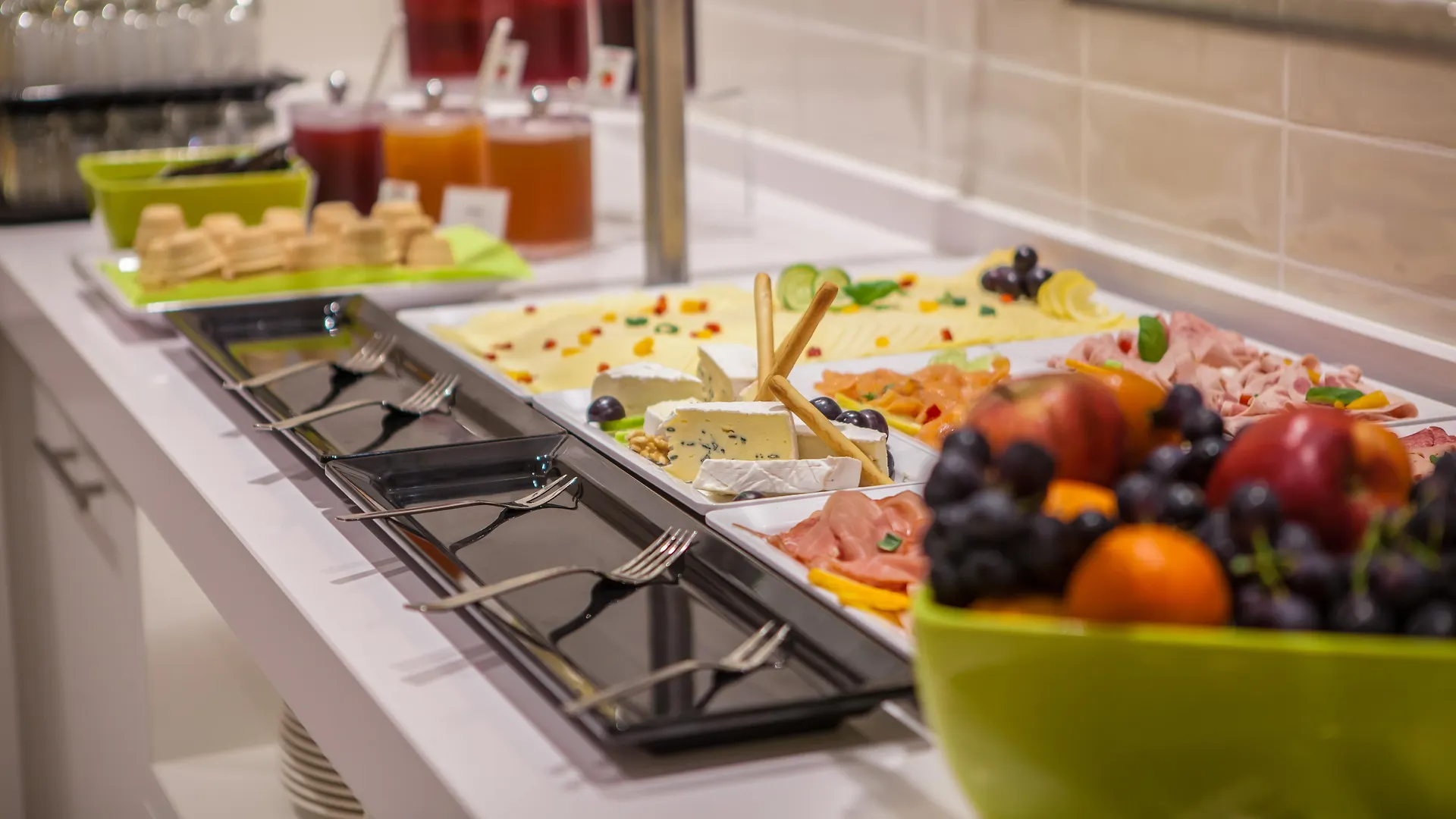 Holiday Inn Munich - City East, An Ihg Hotel contacts